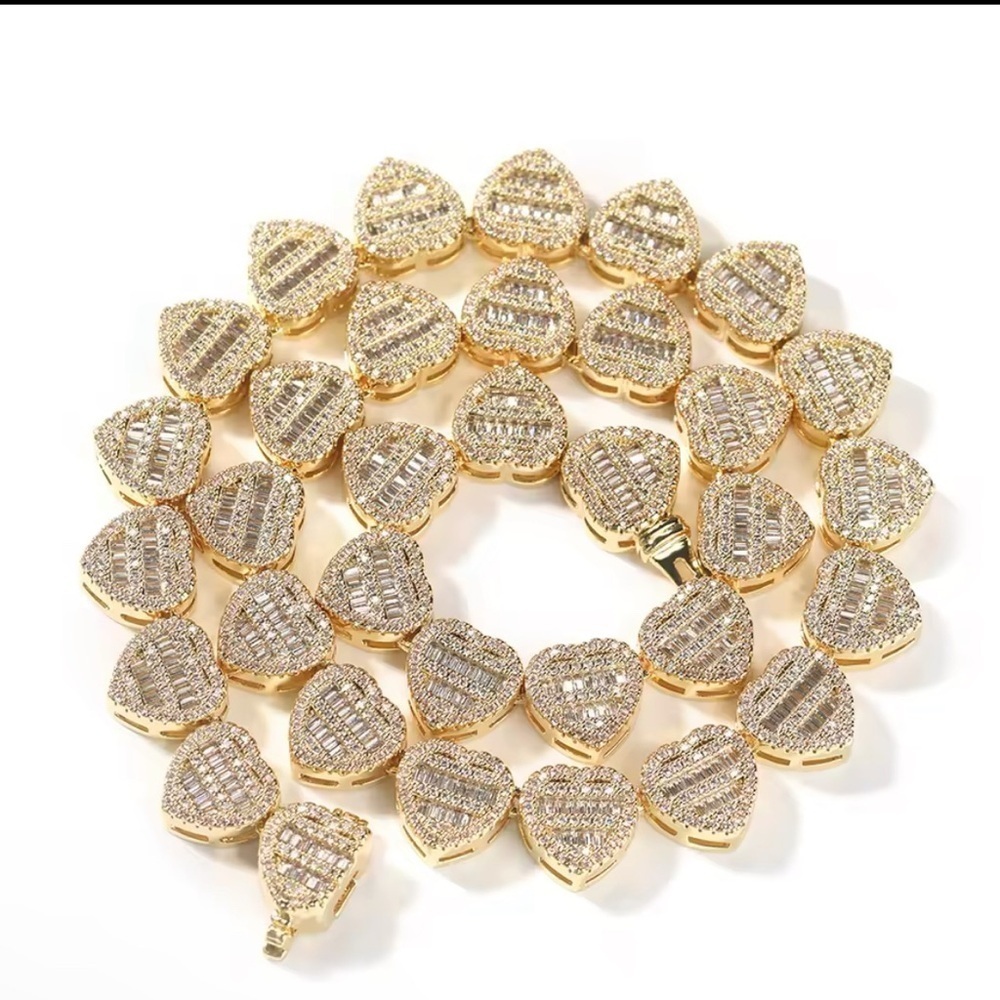 16inch Elegant Gold Heart Necklace with Intricate Gemstones